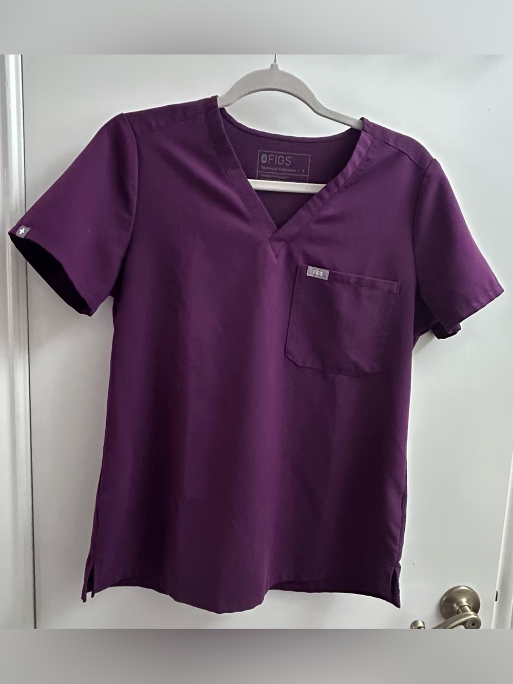Figs V-Neck Scrub Top in Plum size small .EUC